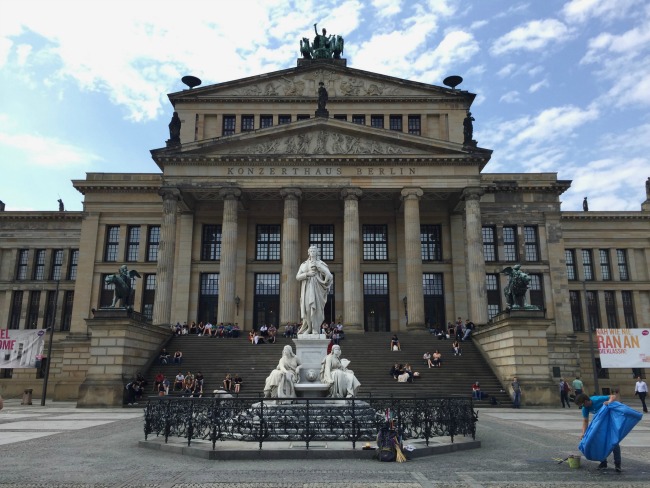 Berlin Exploring: Free Walking Tour, Museum Island, East Side Gallery & More