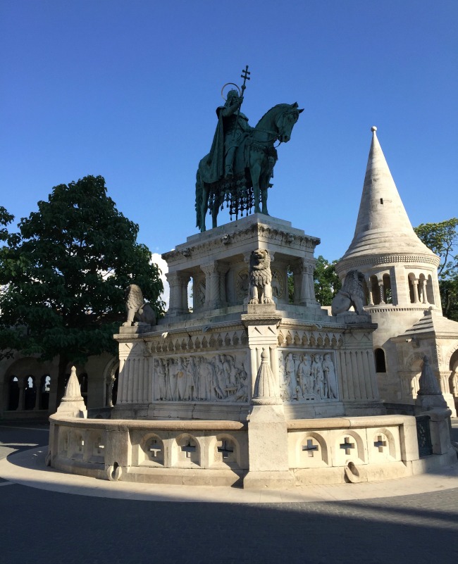Budapest Exploring: Free Walking Tour & Boat Trip