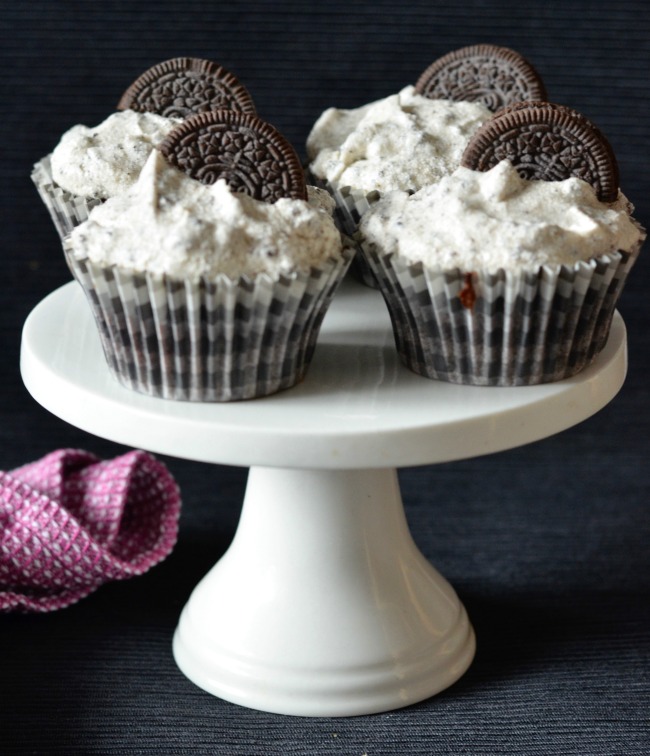 Vegan Cookies and Cream Cupcakes | I Spy Plum Pie