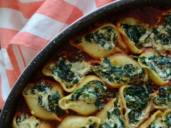 Spinach Ricotta Stuffed Pasta Shells | I Spy Plum Pie